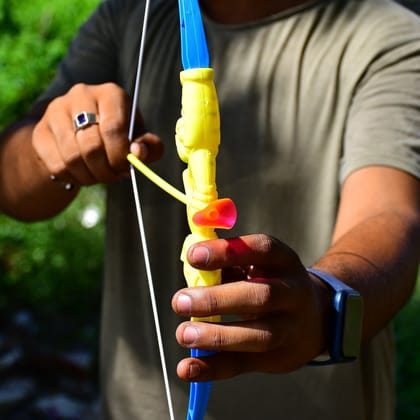 Plastic Archery Bow and Arrow Toy Set with single knife and 3pc Arrow and Target Board,