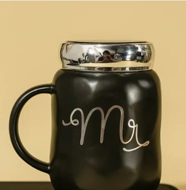 Luxury Ceramic Couple Mug Gift Set – Mr and Mrs Printed Coffee Mugs with Metallic Lids, Elegant Packaging for Anniversary, Wedding, or Valentine’s Gift_assorted colour